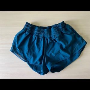 Lululemon Hotty Hot shorts 2.5 inch